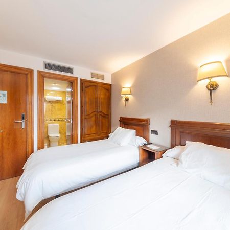 Hostal Sin Recep24H Puerta De La Villa - Pet Friendly & Restaurante Almazan Exterior photo