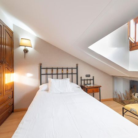 Hostal Sin Recep24H Puerta De La Villa - Pet Friendly & Restaurante Almazan Exterior photo