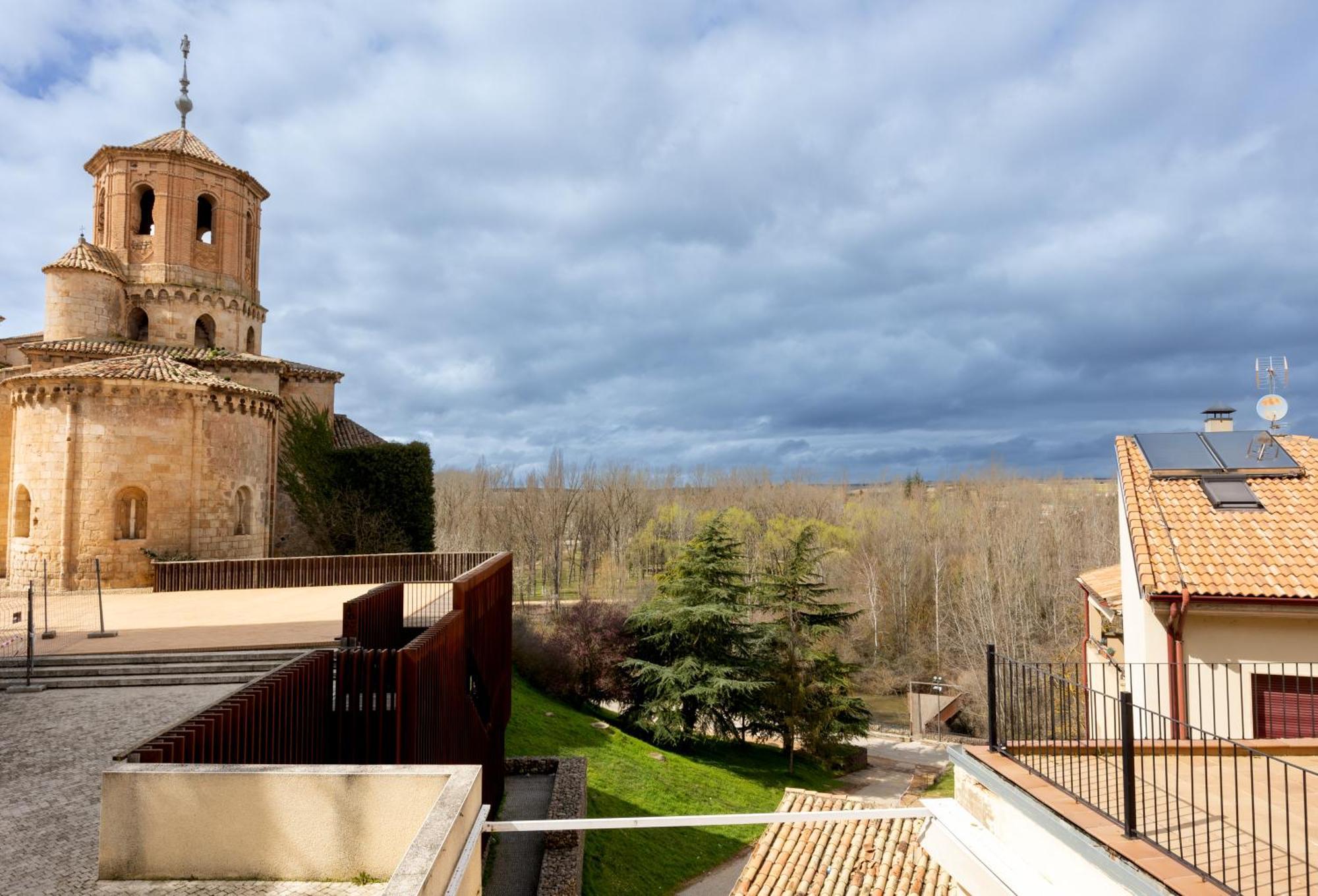 Hostal Sin Recep24H Puerta De La Villa - Pet Friendly & Restaurante Almazan Exterior photo