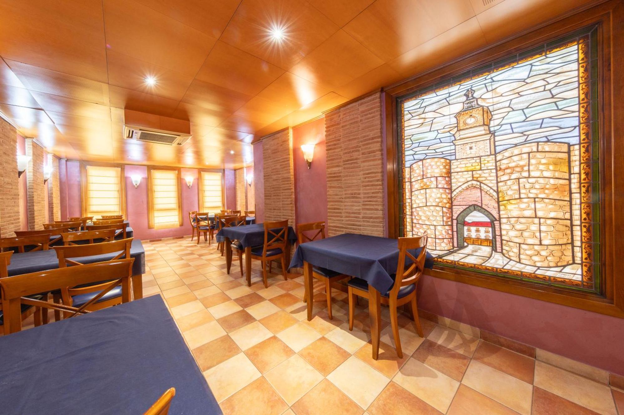 Hostal Sin Recep24H Puerta De La Villa - Pet Friendly & Restaurante Almazan Exterior photo
