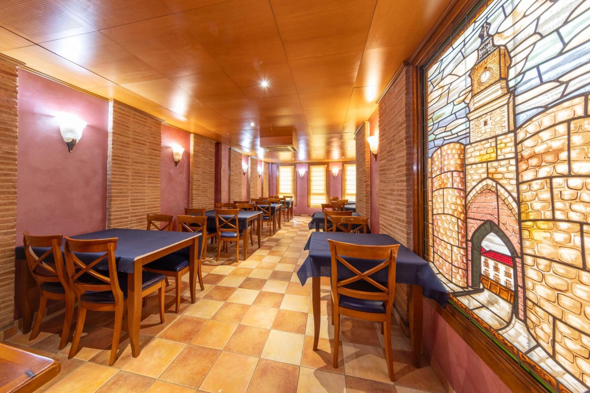 Hostal Sin Recep24H Puerta De La Villa - Pet Friendly & Restaurante Almazan Exterior photo