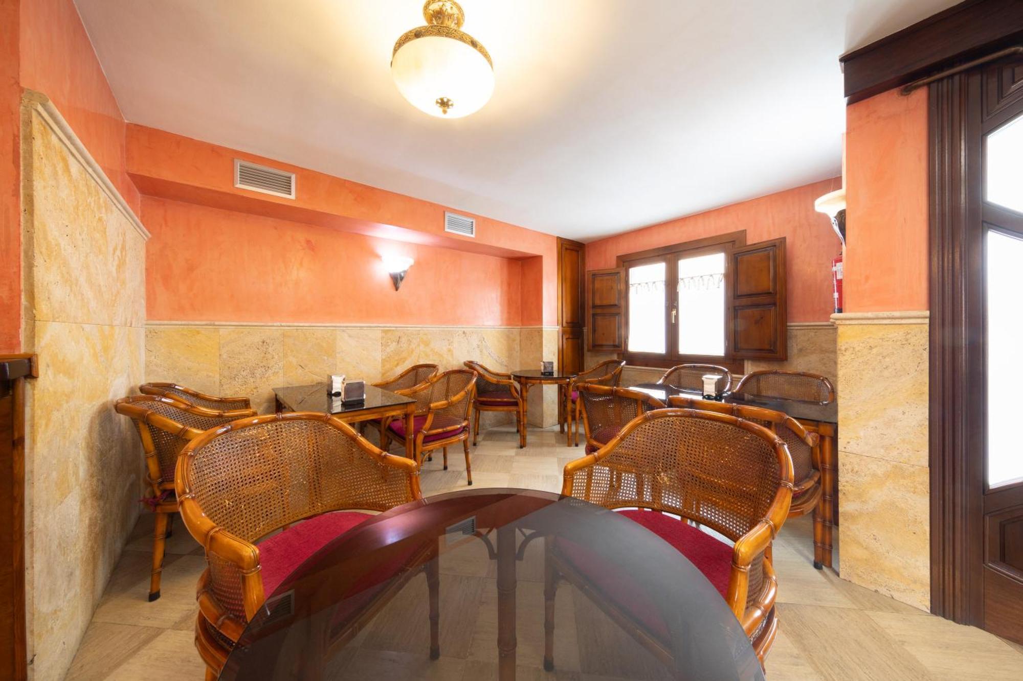 Hostal Sin Recep24H Puerta De La Villa - Pet Friendly & Restaurante Almazan Exterior photo