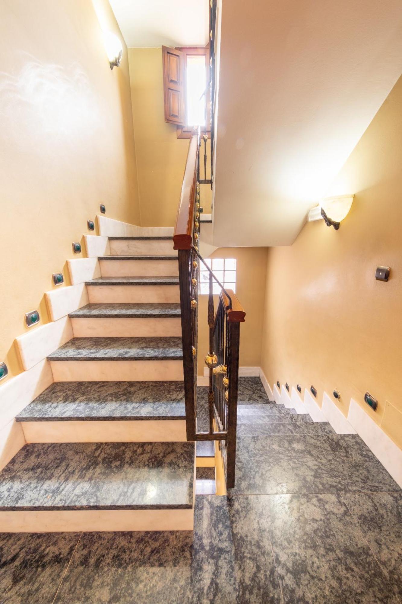 Hostal Sin Recep24H Puerta De La Villa - Pet Friendly & Restaurante Almazan Exterior photo