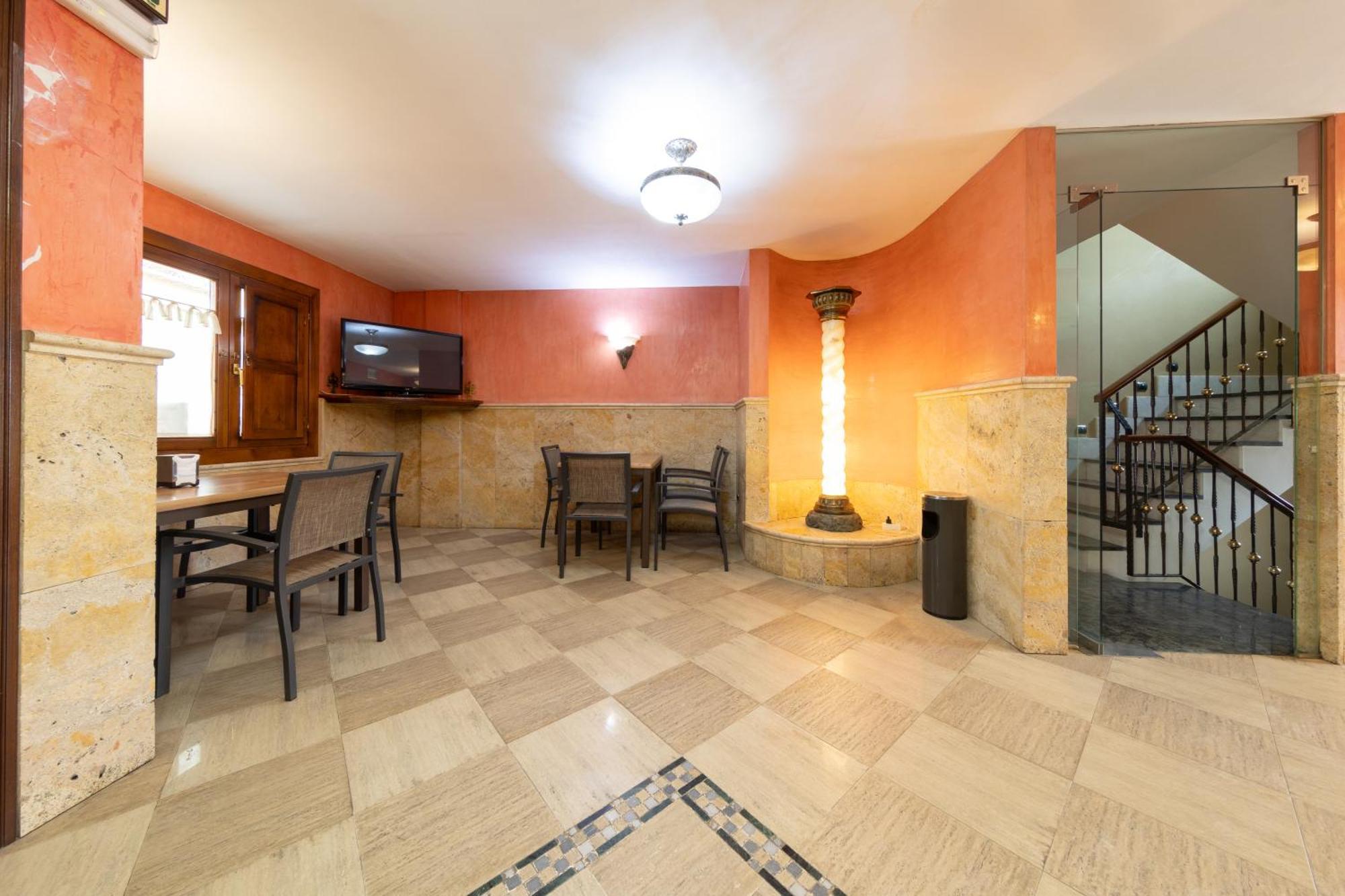 Hostal Sin Recep24H Puerta De La Villa - Pet Friendly & Restaurante Almazan Exterior photo