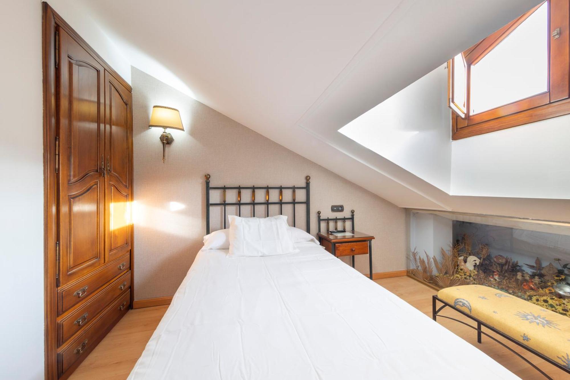 Hostal Sin Recep24H Puerta De La Villa - Pet Friendly & Restaurante Almazan Exterior photo