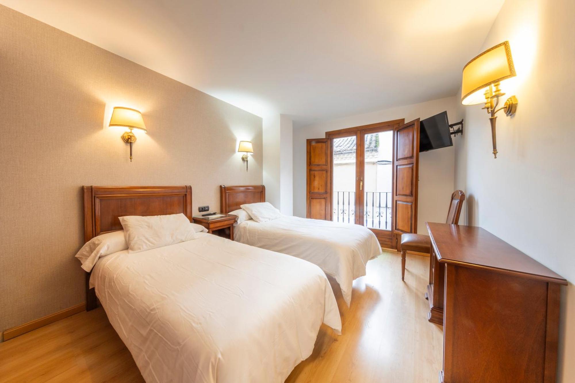 Hostal Sin Recep24H Puerta De La Villa - Pet Friendly & Restaurante Almazan Exterior photo