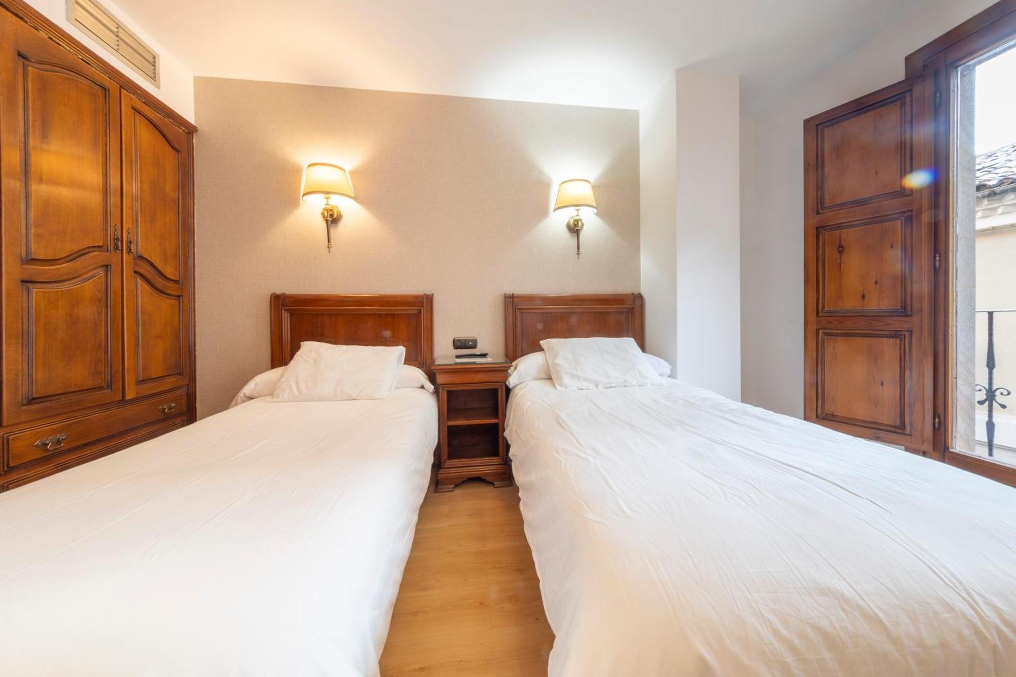 Hostal Sin Recep24H Puerta De La Villa - Pet Friendly & Restaurante Almazan Exterior photo