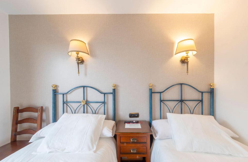Hostal Sin Recep24H Puerta De La Villa - Pet Friendly & Restaurante Almazan Exterior photo