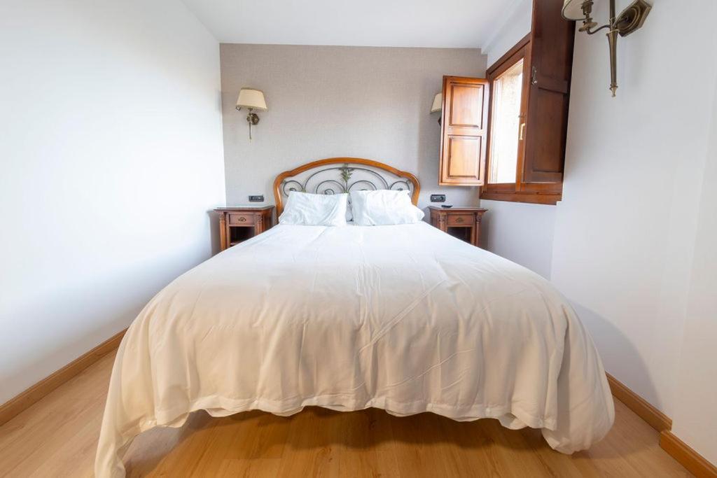 Hostal Sin Recep24H Puerta De La Villa - Pet Friendly & Restaurante Almazan Exterior photo
